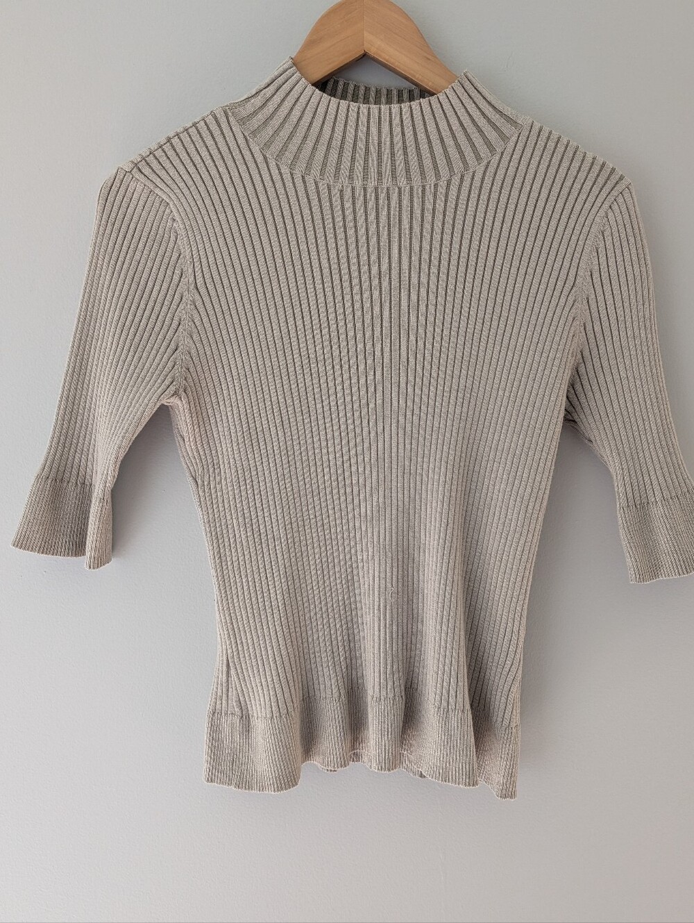 DKNY Ribbed Mock Neck Sweater Top L Taupe Beige Fitted Quiet Luxury